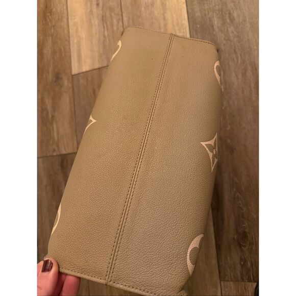 Louis Vuitton OnTheGo MM Empreinte - Picture 6 of 13